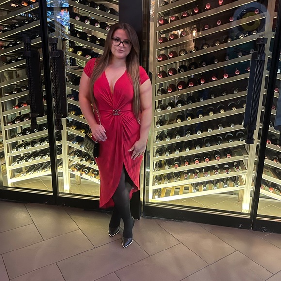 Red dress - Picture 3 of 3